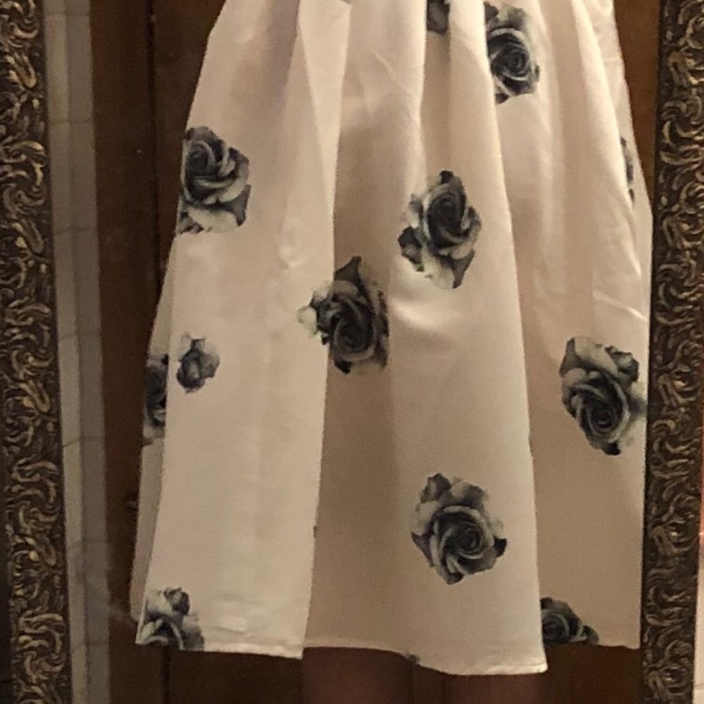Skirt - Picture 2 of 3